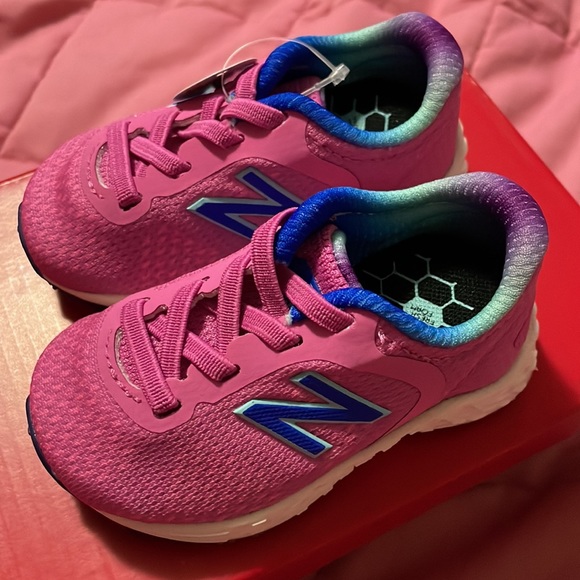 NWT New balance infants size 3 wide pink and blue sneakers - Picture 4 of 9